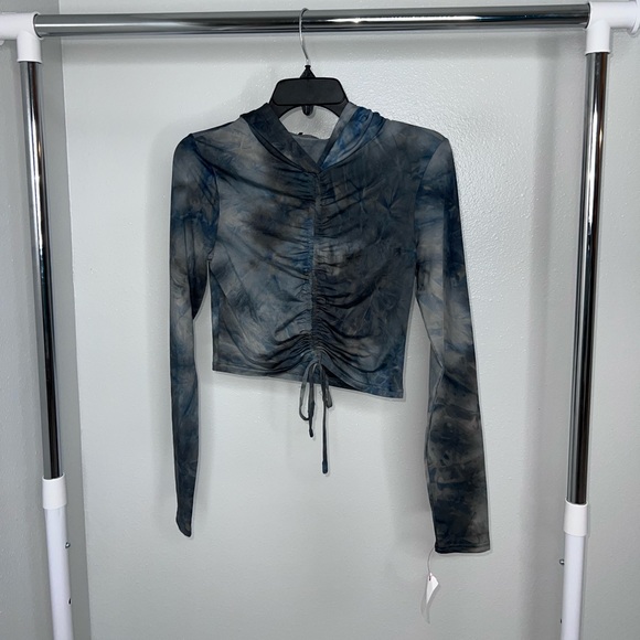 Tie died Ruched 2 Piece Bermuda Set - Picture 2 of 6